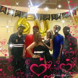 Meet your Posher, Gloria